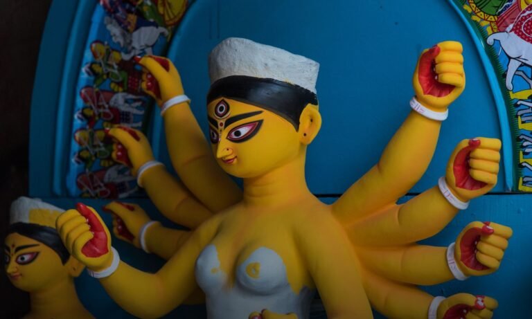 ১৯৭৬-এর মহালয়া: ‘মহানায়ক’ বনাম ‘মহিষাসুরমর্দিনী’—এক ঐতিহাসিক বিতর্কের নেপথ্যে